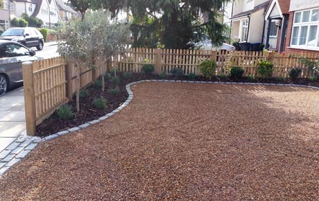 Grey Indian Sandstone cobbles with picket fence and pea shingle drive